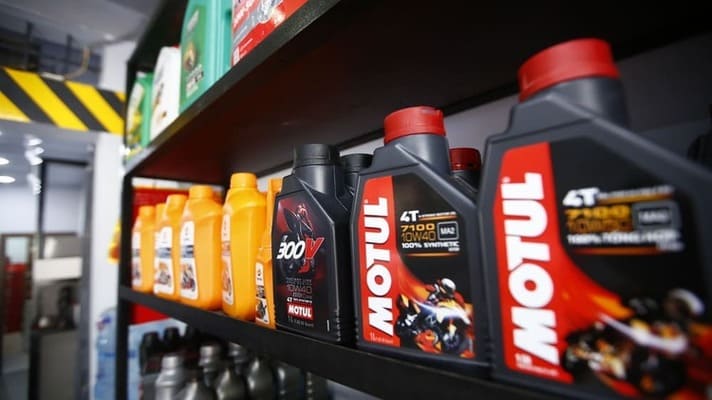 Sắp xếp hàng hóa khác tại cửa hàng xăng dầu