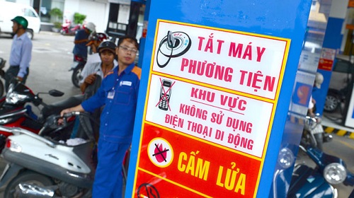 Sử dụng điện thoại trong cây xăng có bị phạt không?