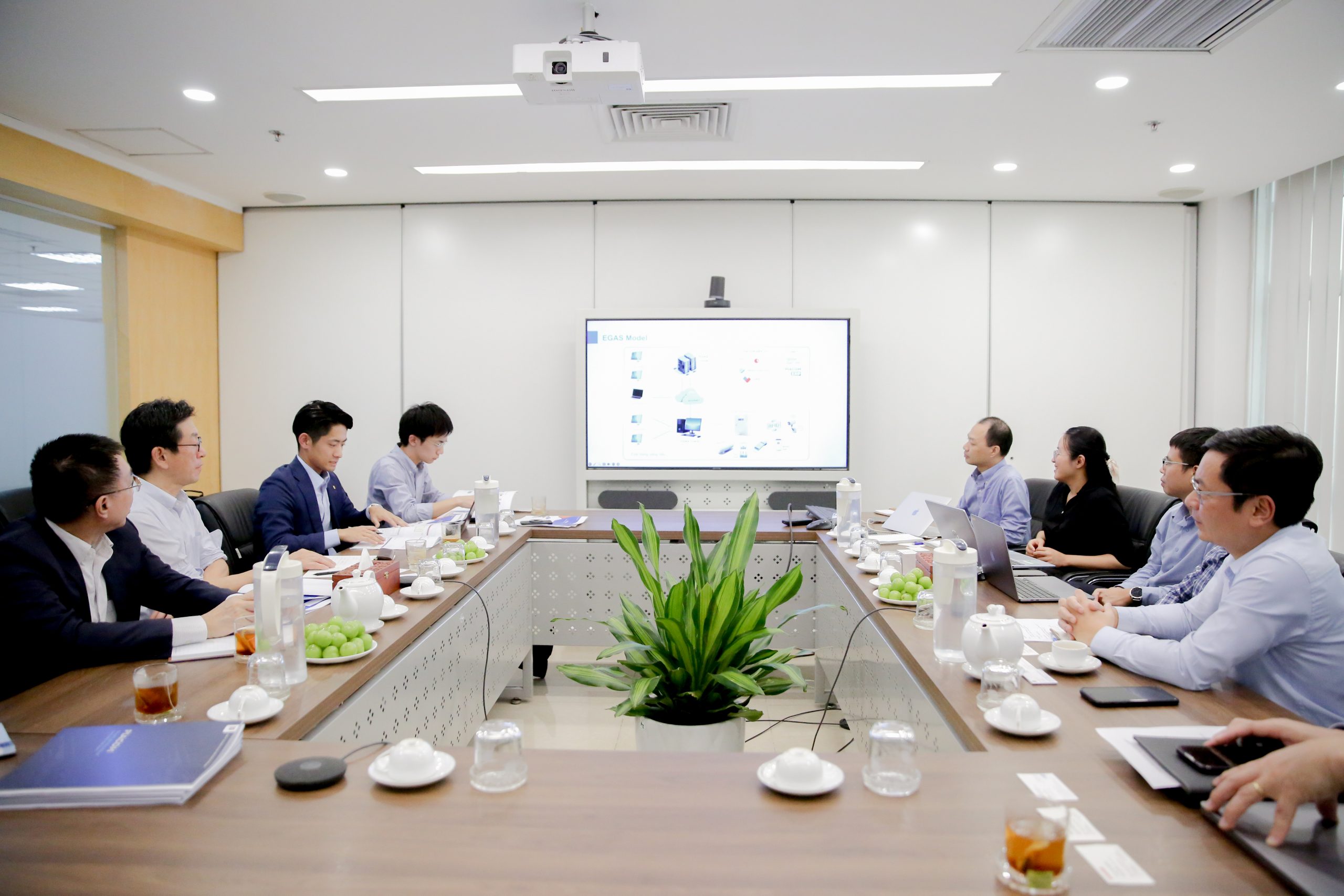 Toàn cảnh buổi họp tại phòng họp PIACOM